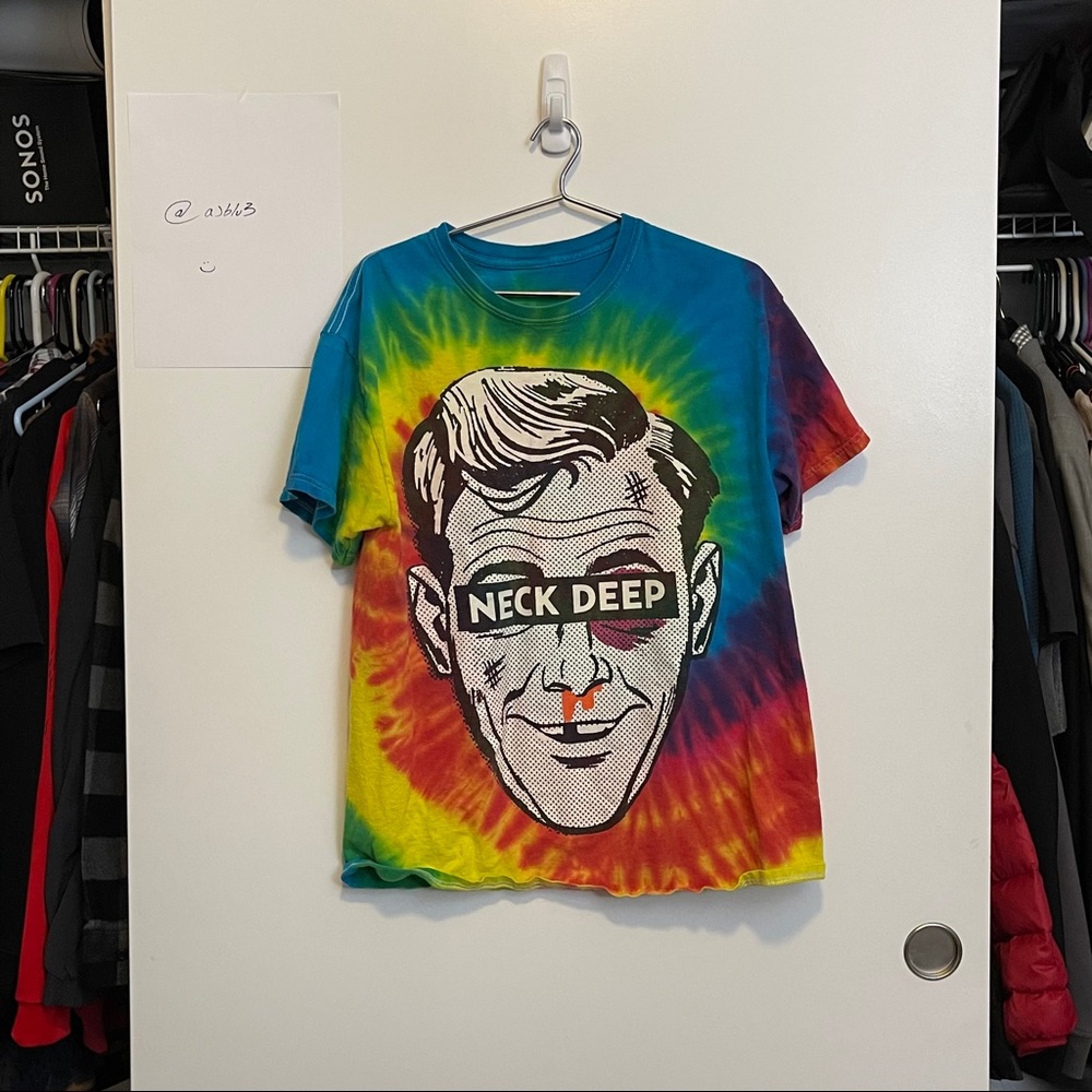 Neck deep t shirt